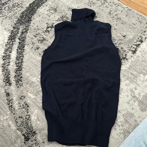 Sleeveless long length turtleneck